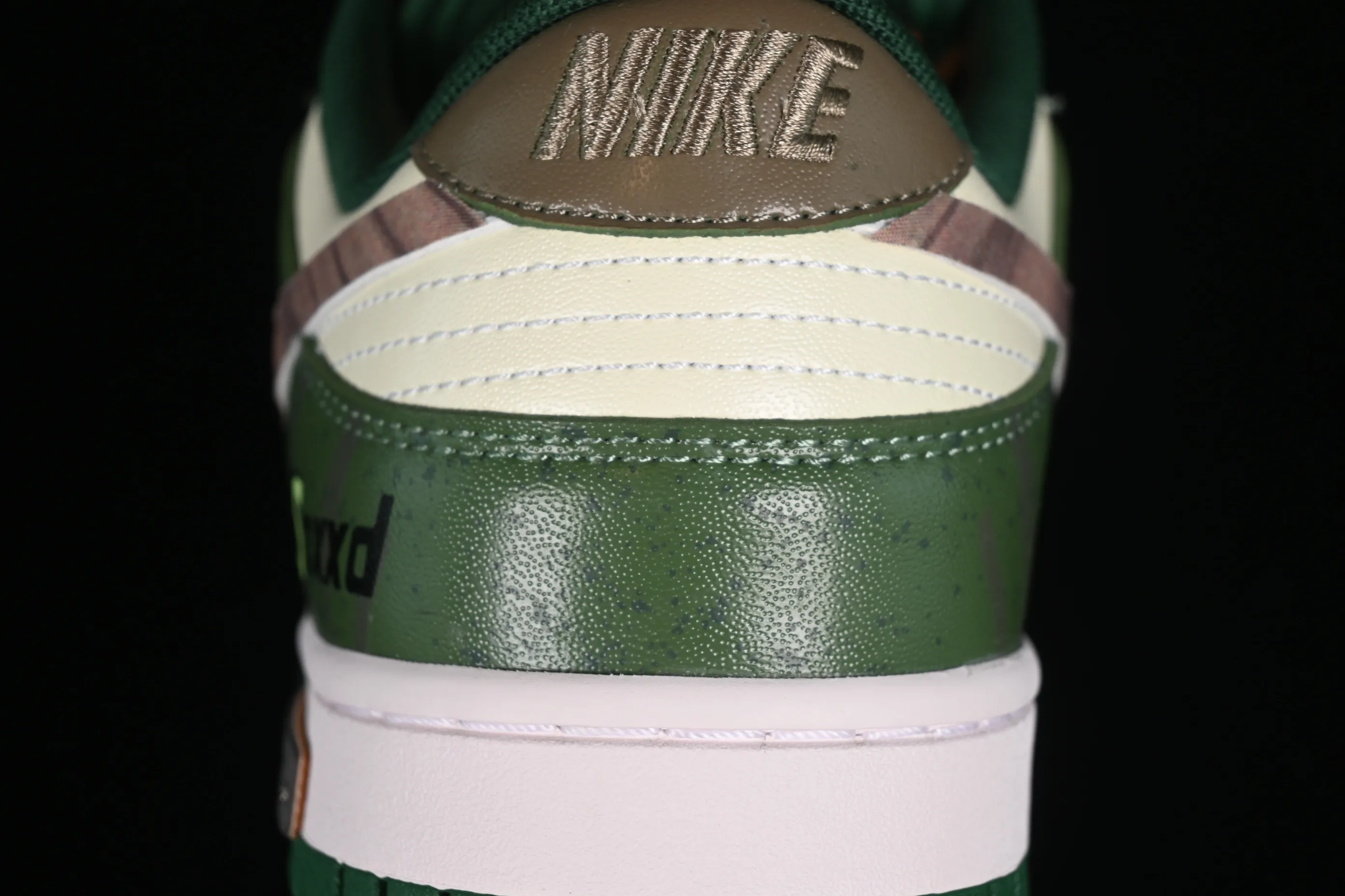 All Categories Nk SB Dunk Series Nk SB Dunk Low Low-top Sneakers Nk Dunk Low Panda Prank-Street Racing Lightyear Distressed SB Strappy Low-top Casual Sneakers DD1391-300